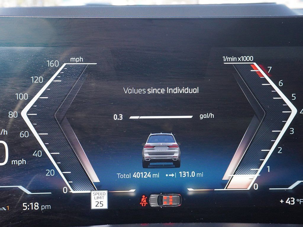 Used 2025 BMW X7 xDrive40i w/ Premium Package image 44