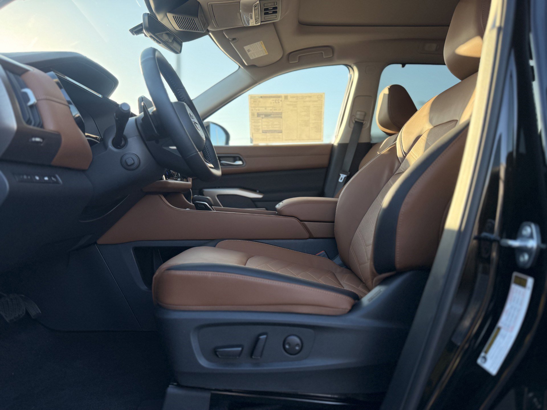 New 2025 Nissan Pathfinder Platinum image 6