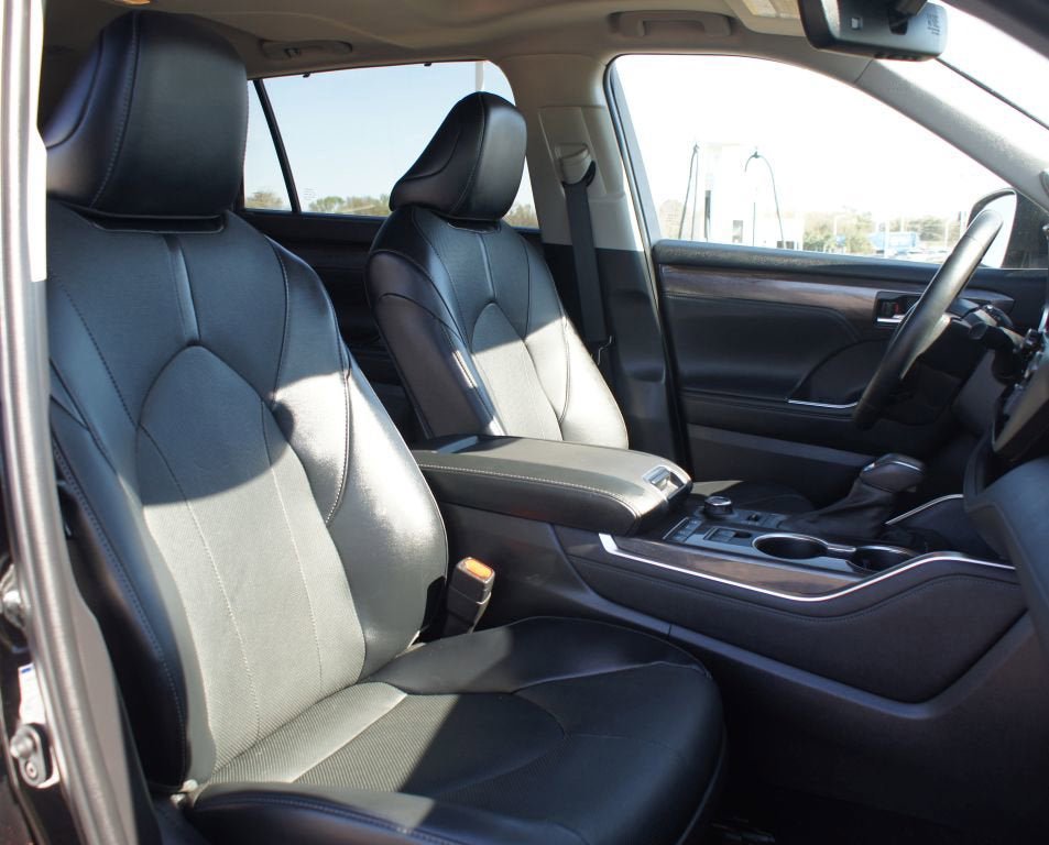 Used 2022 Toyota Highlander Limited AWD/4WD image 25