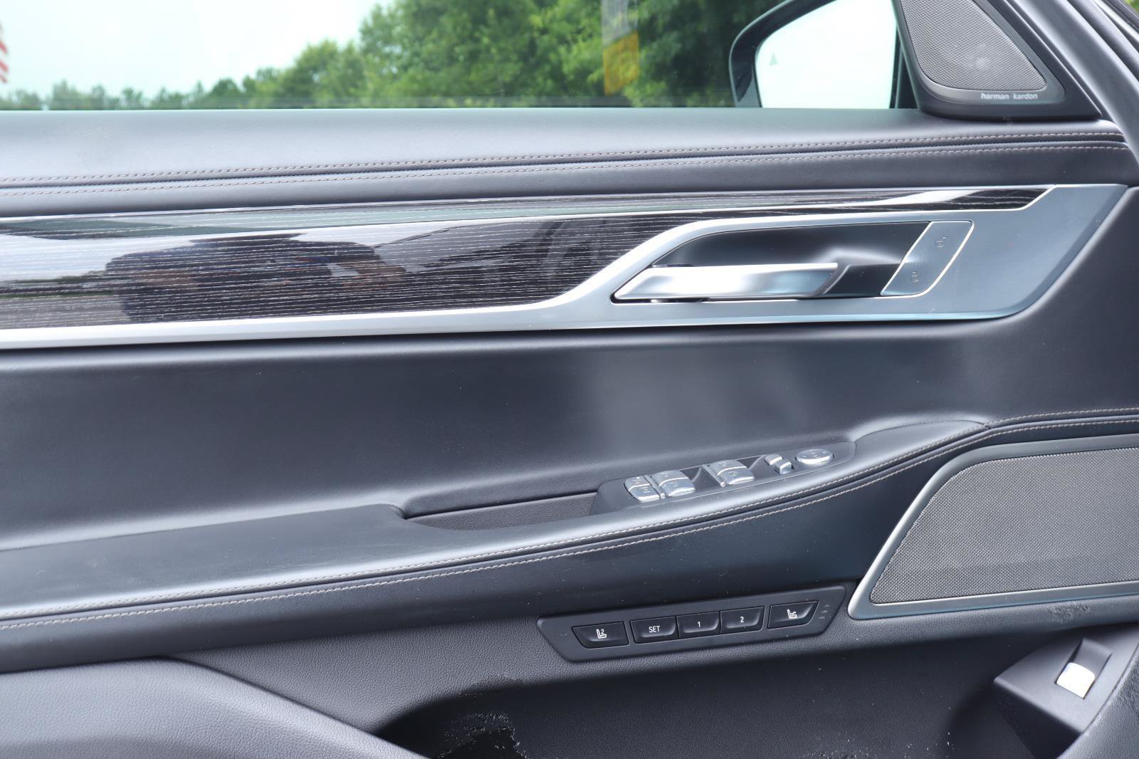 Used 2022 BMW 750Li xDrive AWD/4WD image 9