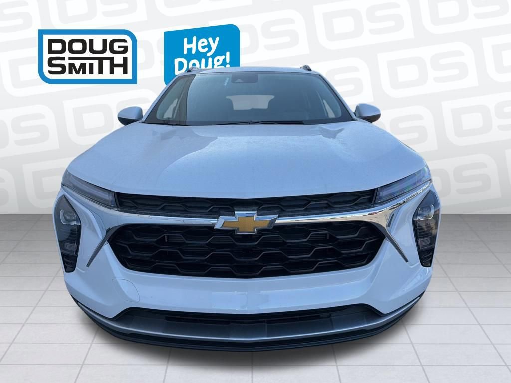 New 2026 Chevrolet Trax LT w/ Driver Confidence Package image 2