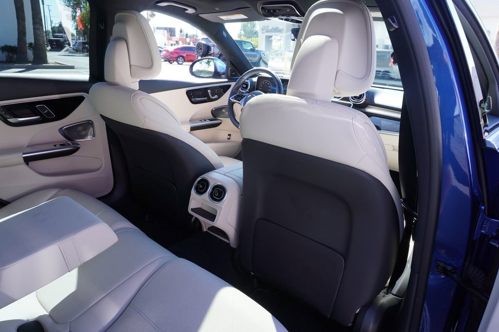 Used 2025 Mercedes-Benz C 300 Sedan image 10
