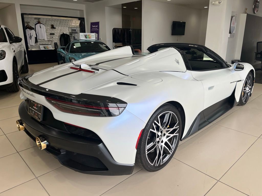 Used 2023 Maserati MC20 Spyder image 3