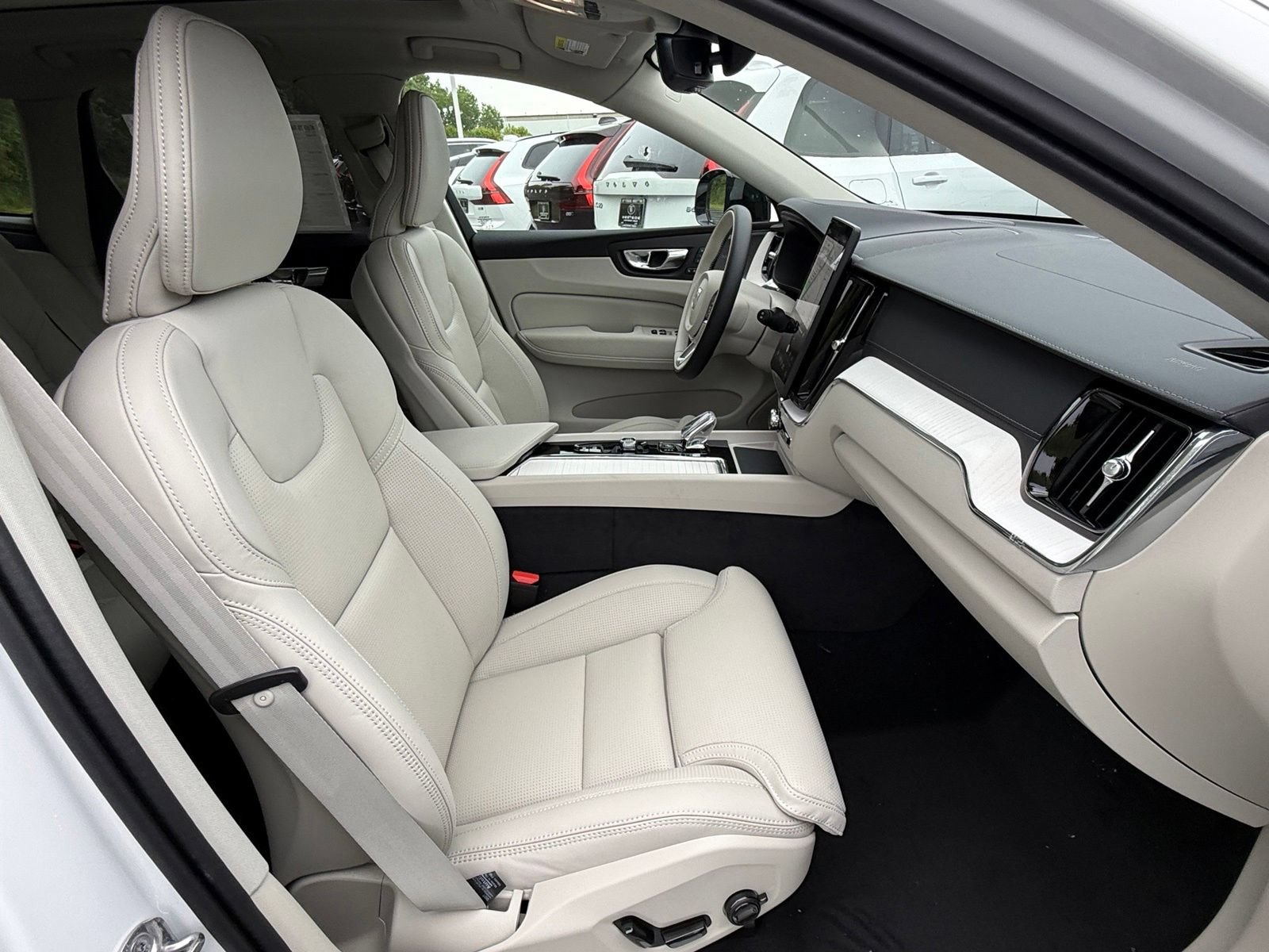 New 2026 Volvo XC60 T8 Ultra w/ Protection Package Premier AWD/4WD image 20