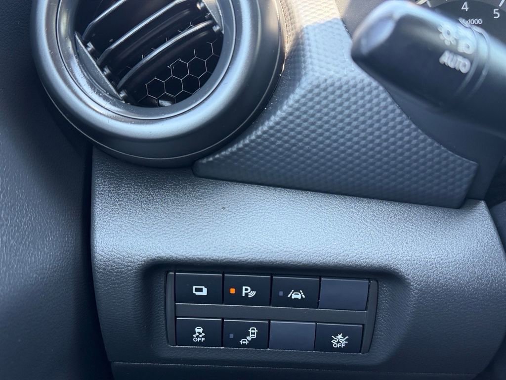 Used 2025 Nissan Kicks Play S image 20