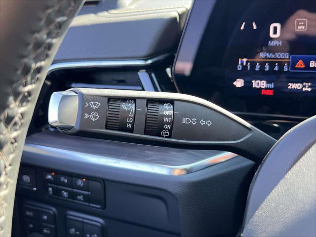 Used 2025 Chevrolet Suburban Premier AWD/4WD image 23