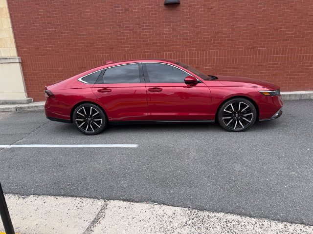 Used 2024 Honda Accord Touring image 2
