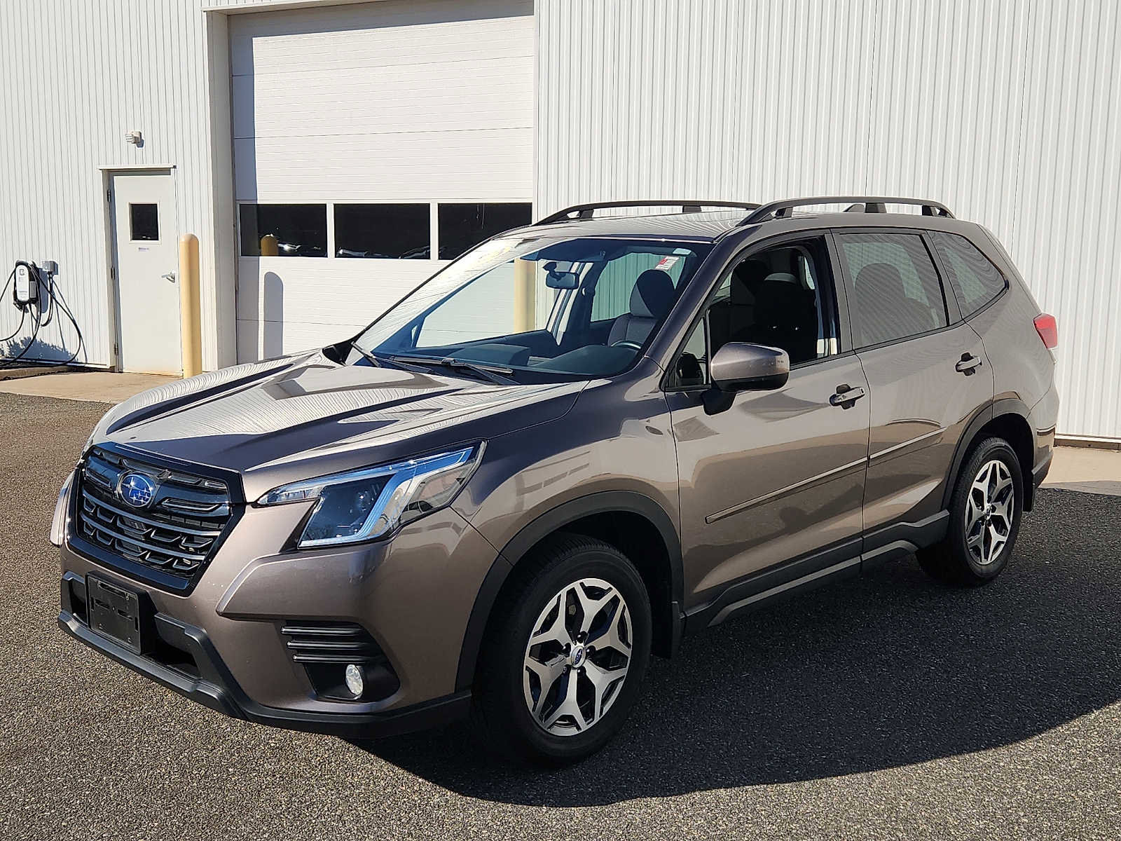 Used 2023 Subaru Forester Premium image 3
