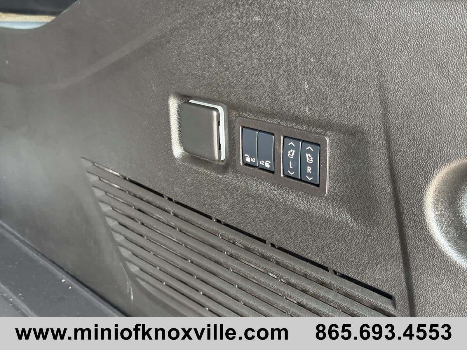 Used 2026 GMC Yukon XL AT4 AWD/4WD image 18