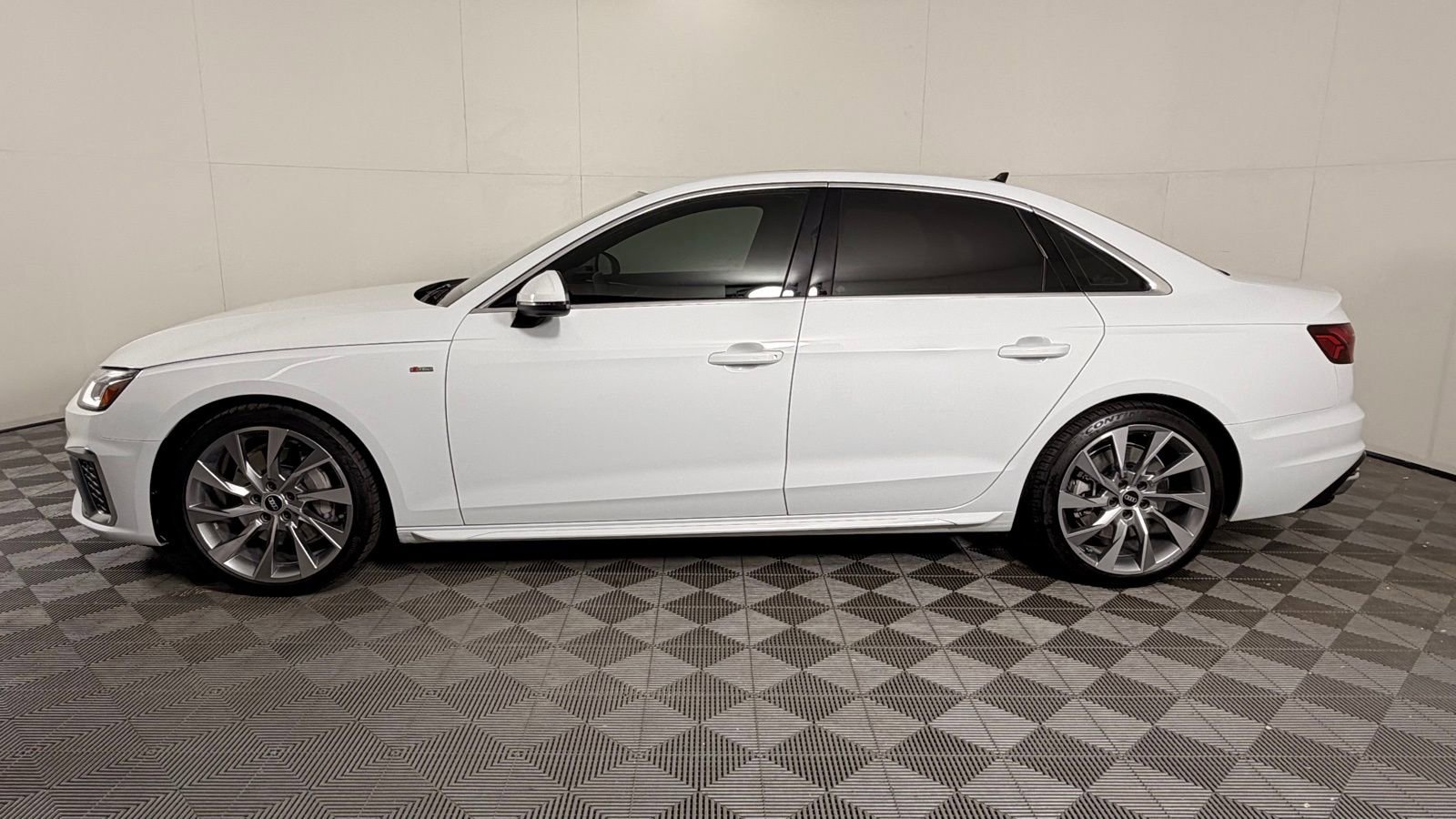 Used 2021 Audi A4 2.0T Premium Plus w/ Premium Plus Package image 6