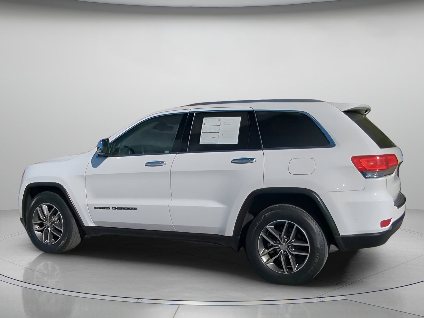 Used 2018 Jeep Grand Cherokee Limited image 17