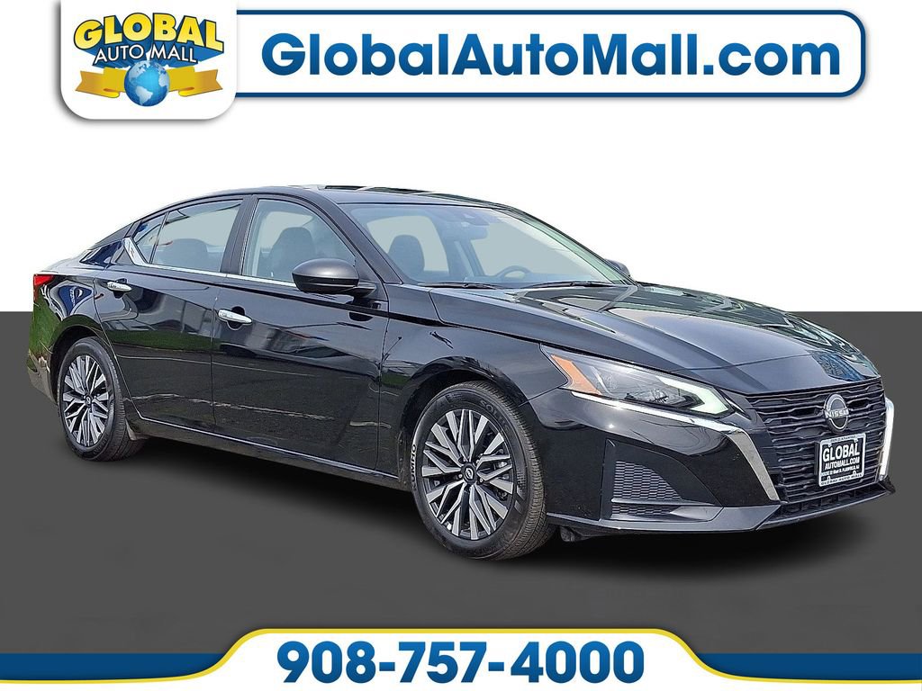 Used 2025 Nissan Altima 2.5 SV image 1