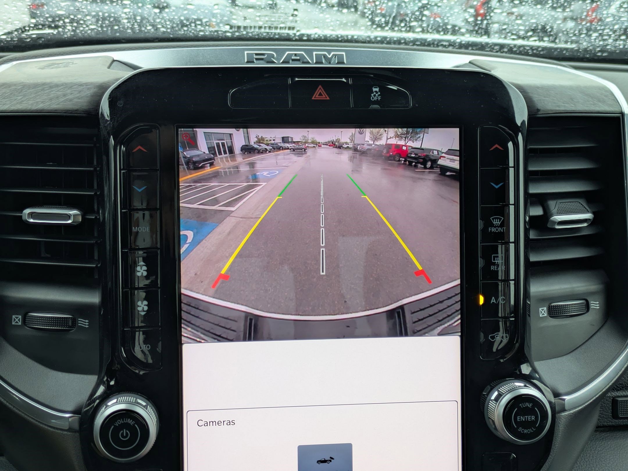 Used 2025 RAM 2500 Laramie AWD/4WD image 25