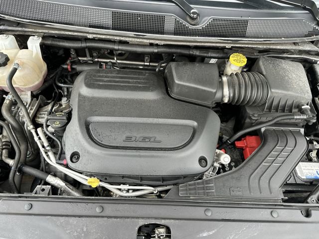 Used 2024 Chrysler Pacifica Touring-L FWD image 19