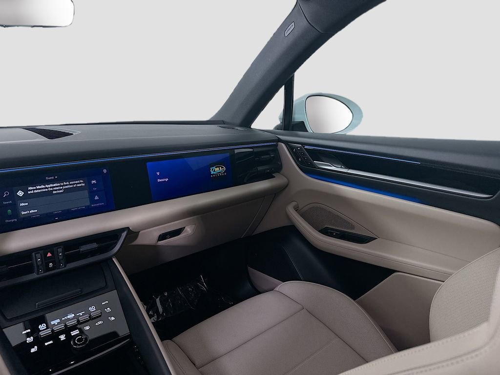 Certified 2025 Porsche Macan Electric image 26