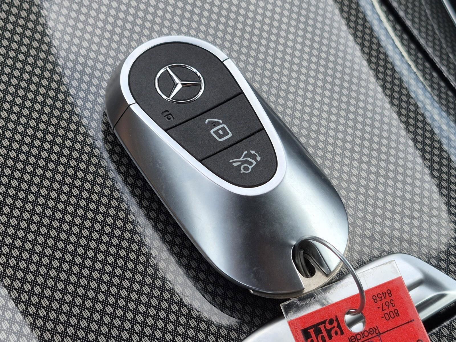 Used 2024 Mercedes-Benz CLE 300 4MATIC Cabriolet image 32