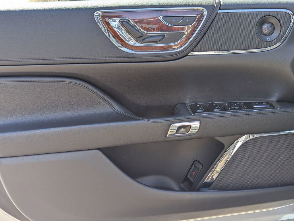 Used 2020 Lincoln Continental AWD w/ Premium Package image 12