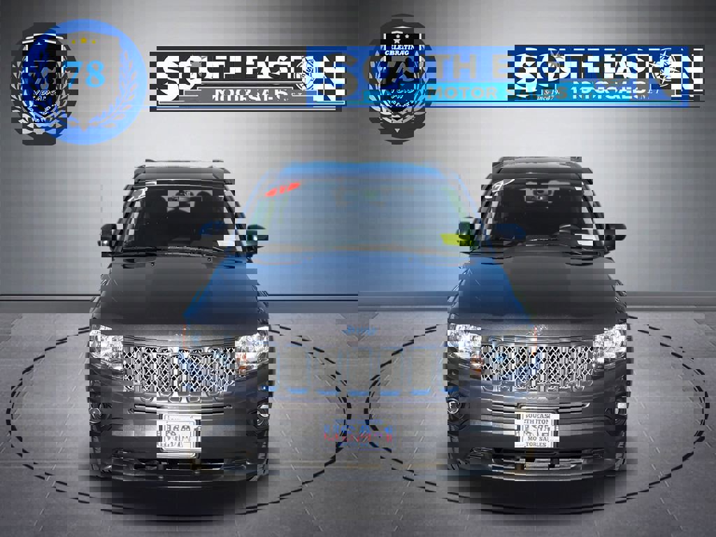 Used 2017 Jeep Compass Latitude image 3