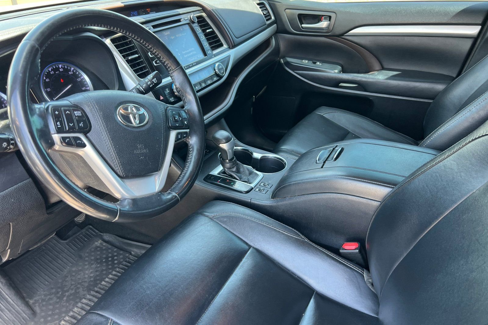 Used 2018 Toyota Highlander XLE AWD/4WD image 10