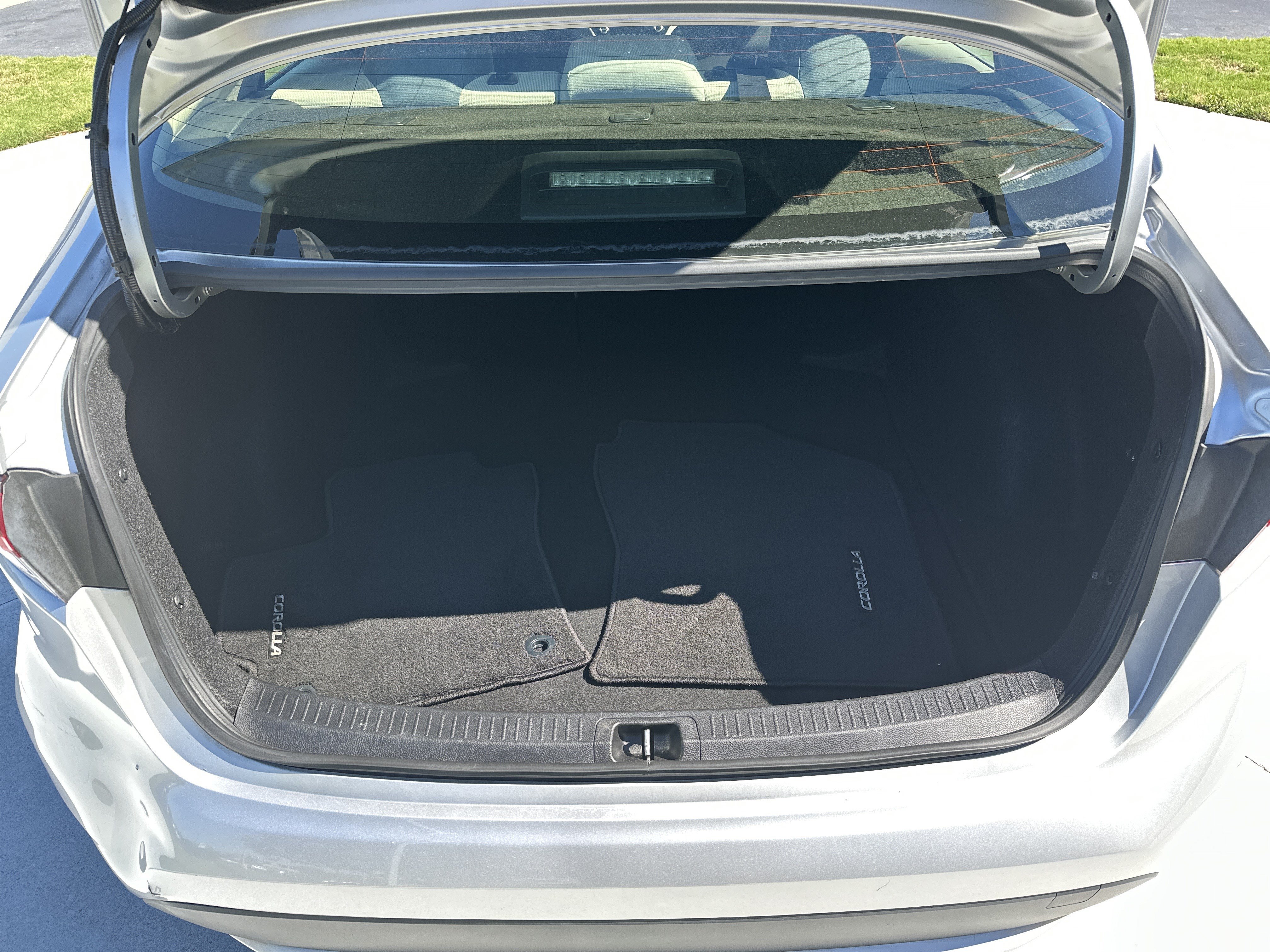 Used 2020 Toyota Corolla LE FWD image 32