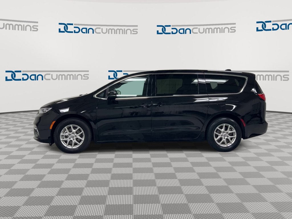 Used 2025 Chrysler Pacifica Select FWD image 5