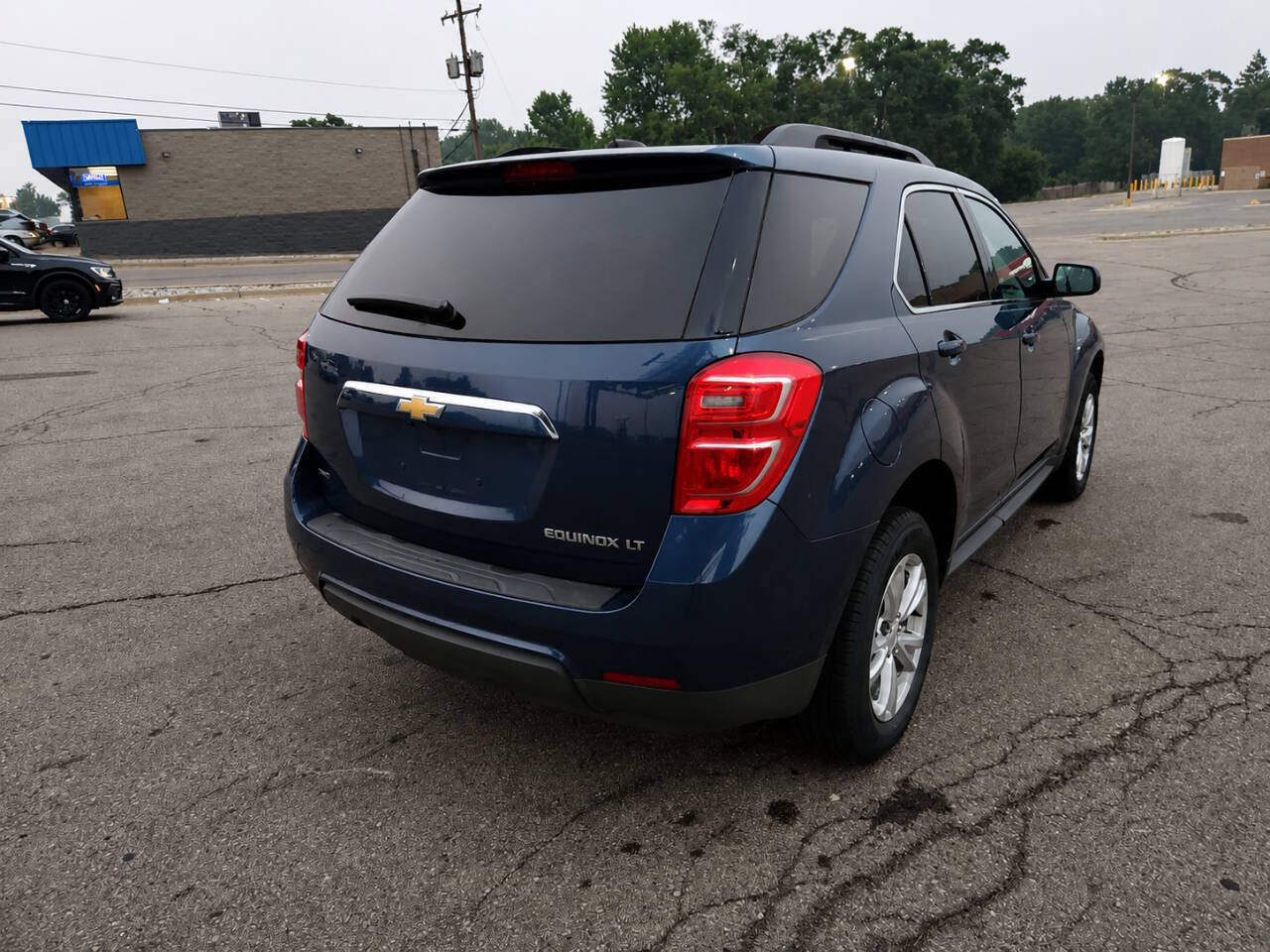 Used 2017 Chevrolet Equinox LT w/ Convenience Package AWD/4WD image 4