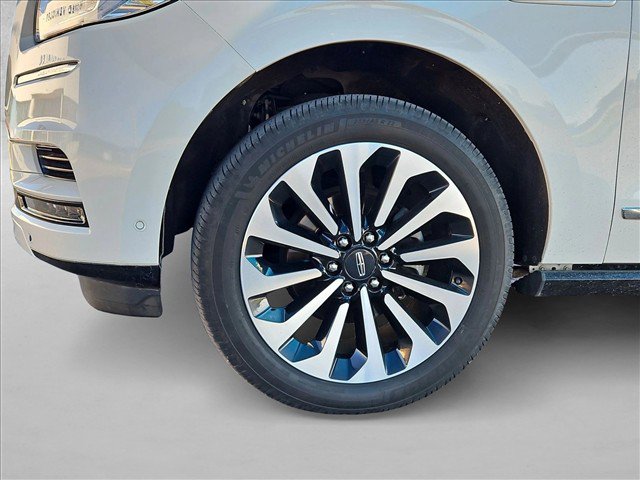 Used 2020 Lincoln Navigator L Reserve w/ Equipment Group 208A Reserve AWD/4WD image 27