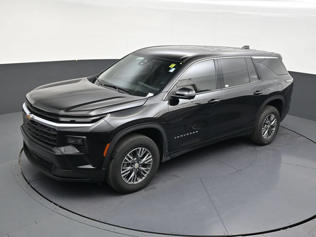 Used 2025 Chevrolet Traverse LT FWD image 11