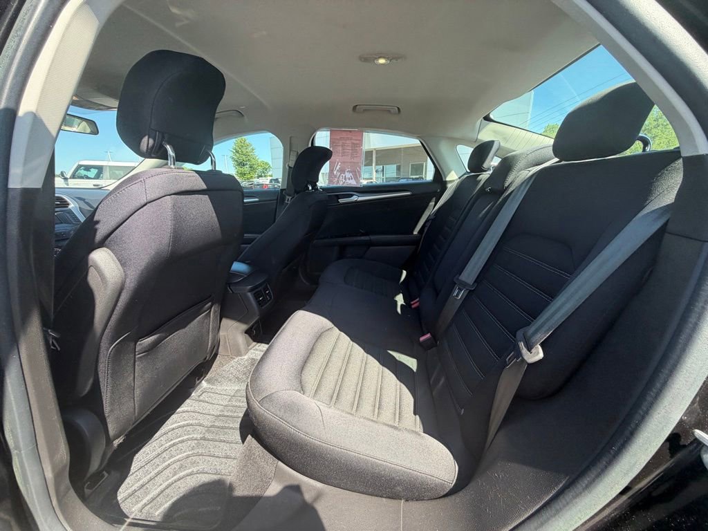 Used 2014 Ford Fusion SE FWD image 12