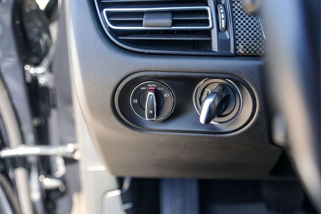 Used 2020 Porsche Macan S image 15