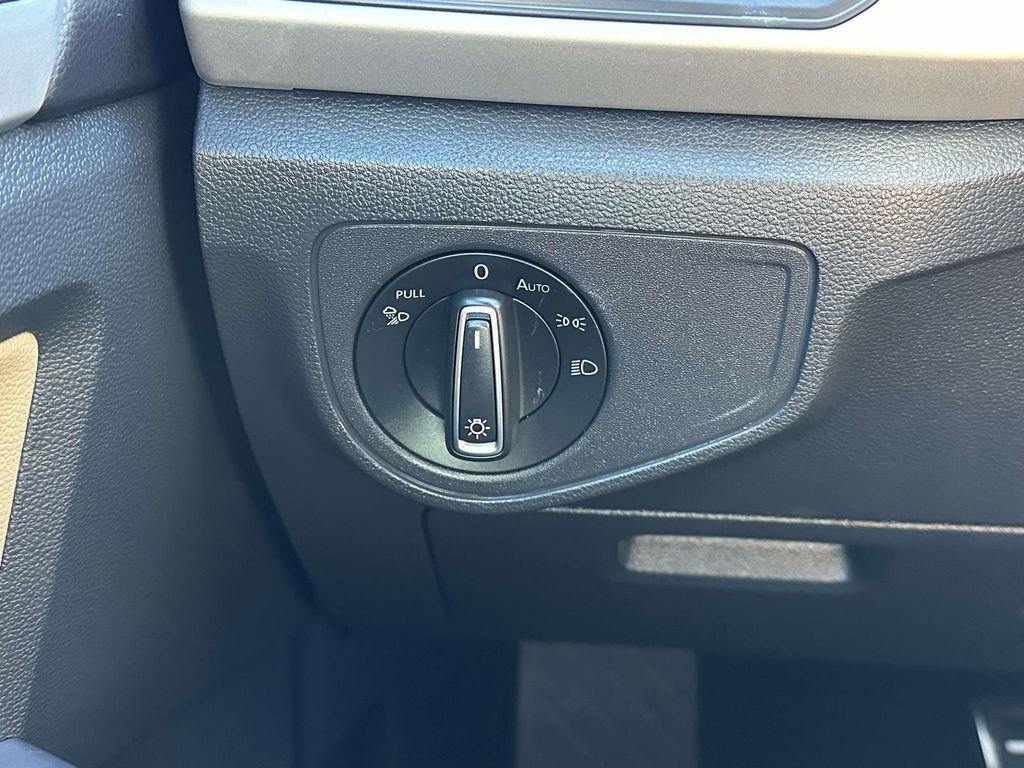 Used 2021 Volkswagen Atlas Cross Sport SE image 24