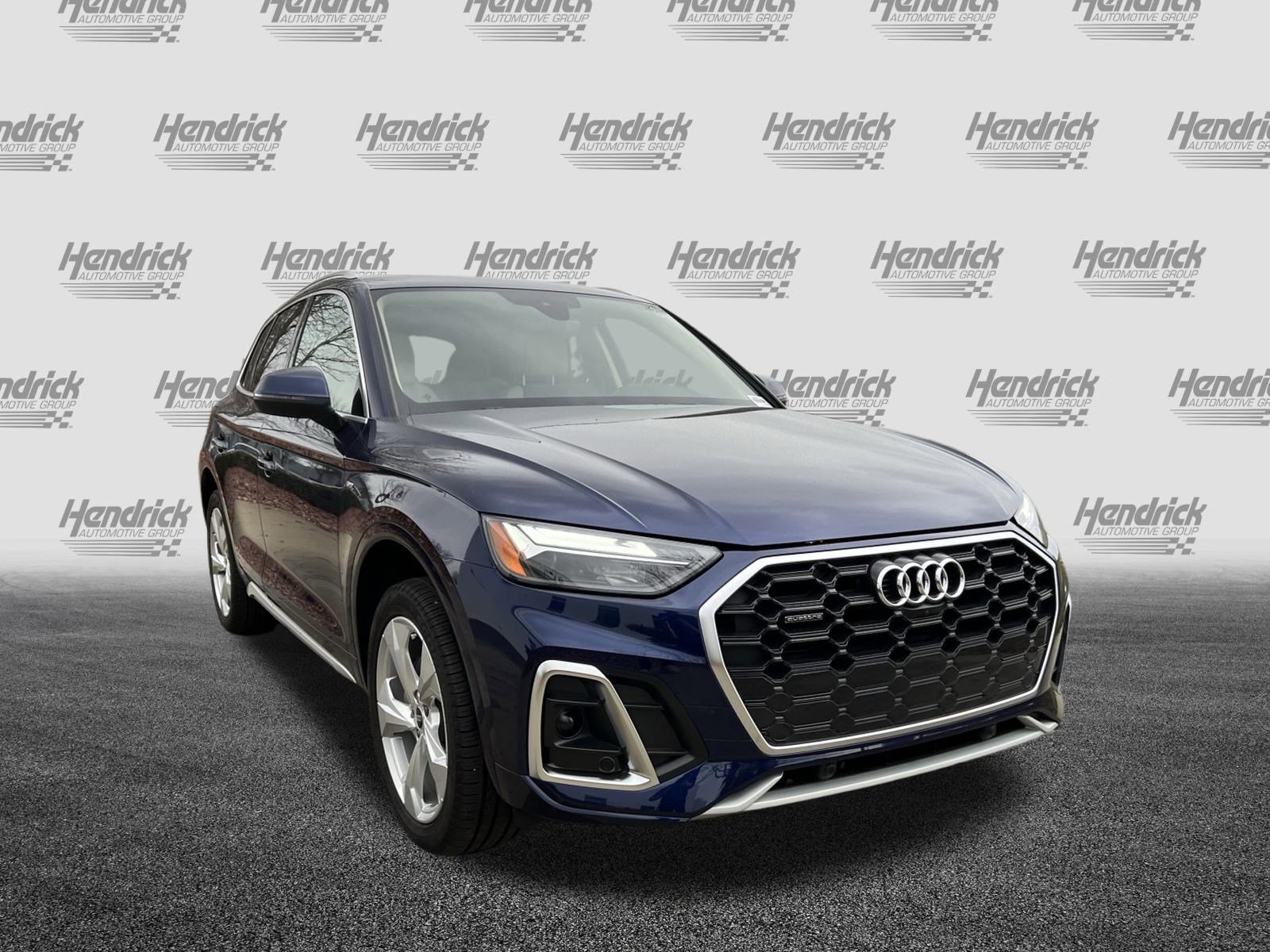 Certified 2025 Audi Q5 2.0T Premium Plus image 2