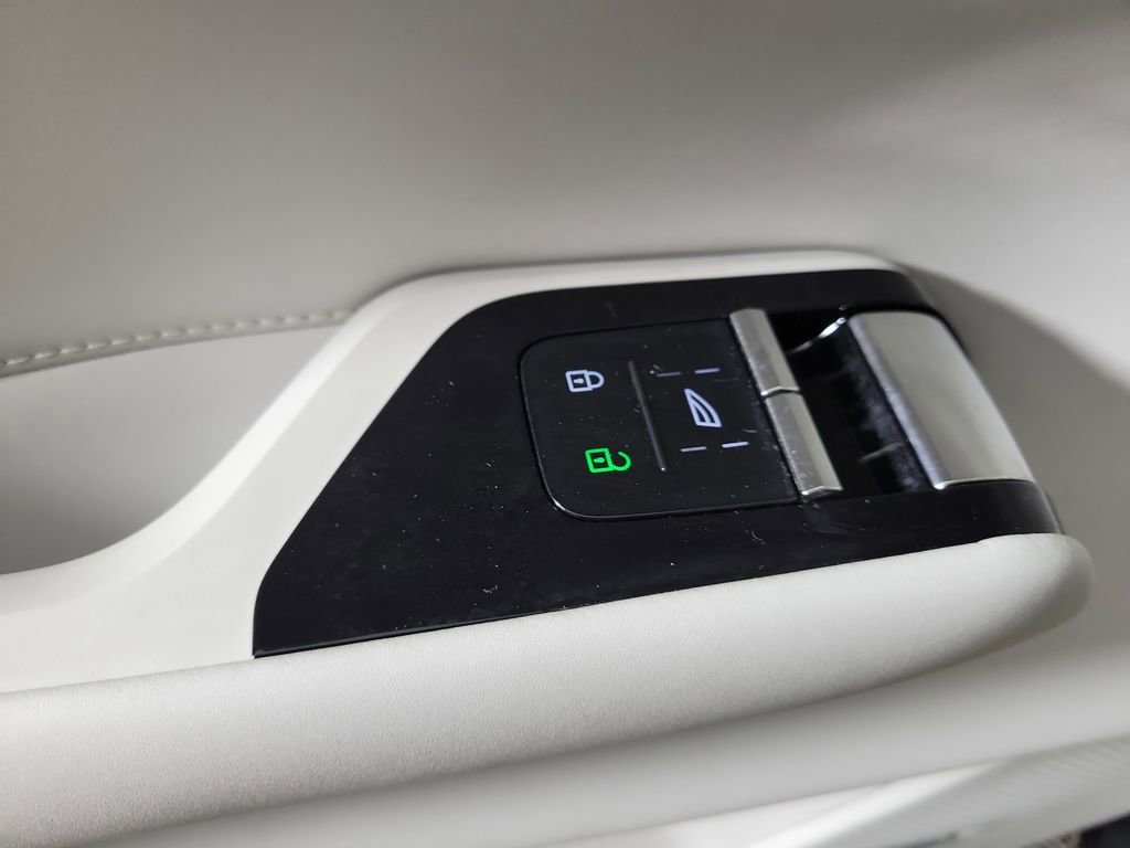 Certified 2025 Volvo EX90 Ultra AWD/4WD image 20