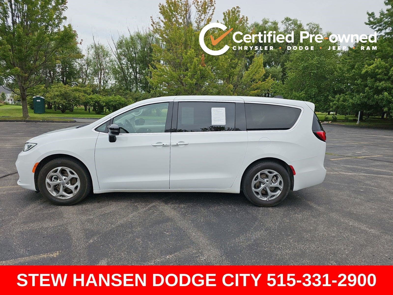 Used 2024 Chrysler Pacifica Limited w/ Trailer Tow Group FWD image 1
