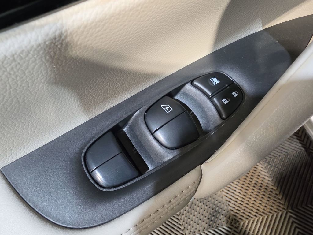 Used 2022 Nissan Rogue Sport SL w/ Premium Package image 15