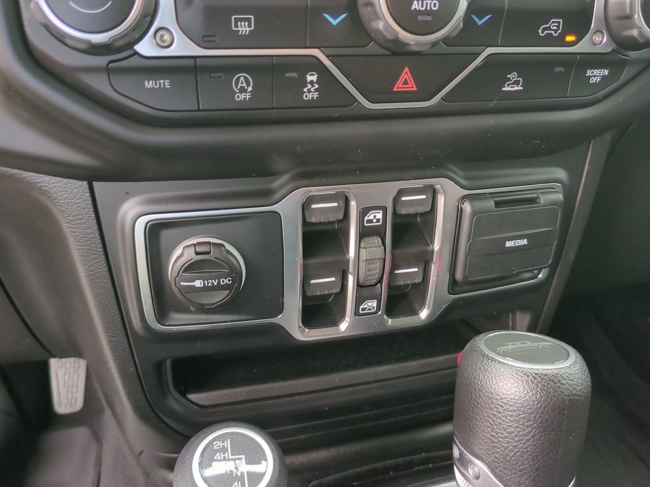 Used 2021 Jeep Gladiator Sport AWD/4WD image 29