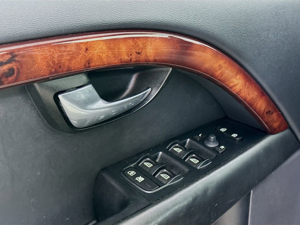 Used 2008 Volvo V70 image 21