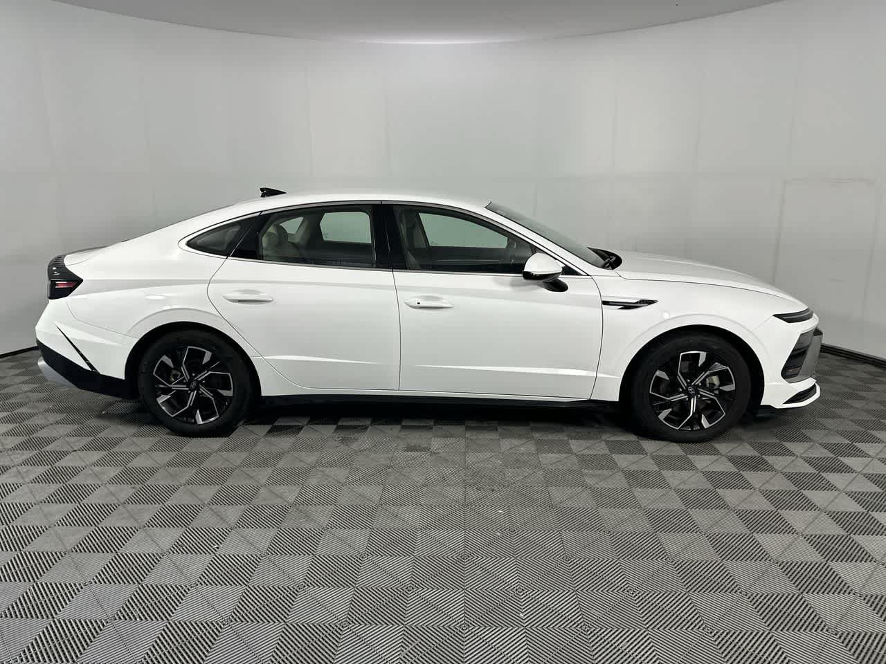 Used 2025 Hyundai Sonata SEL FWD image 9