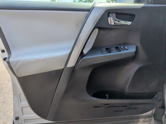 Used 2016 Toyota RAV4 XLE FWD image 12