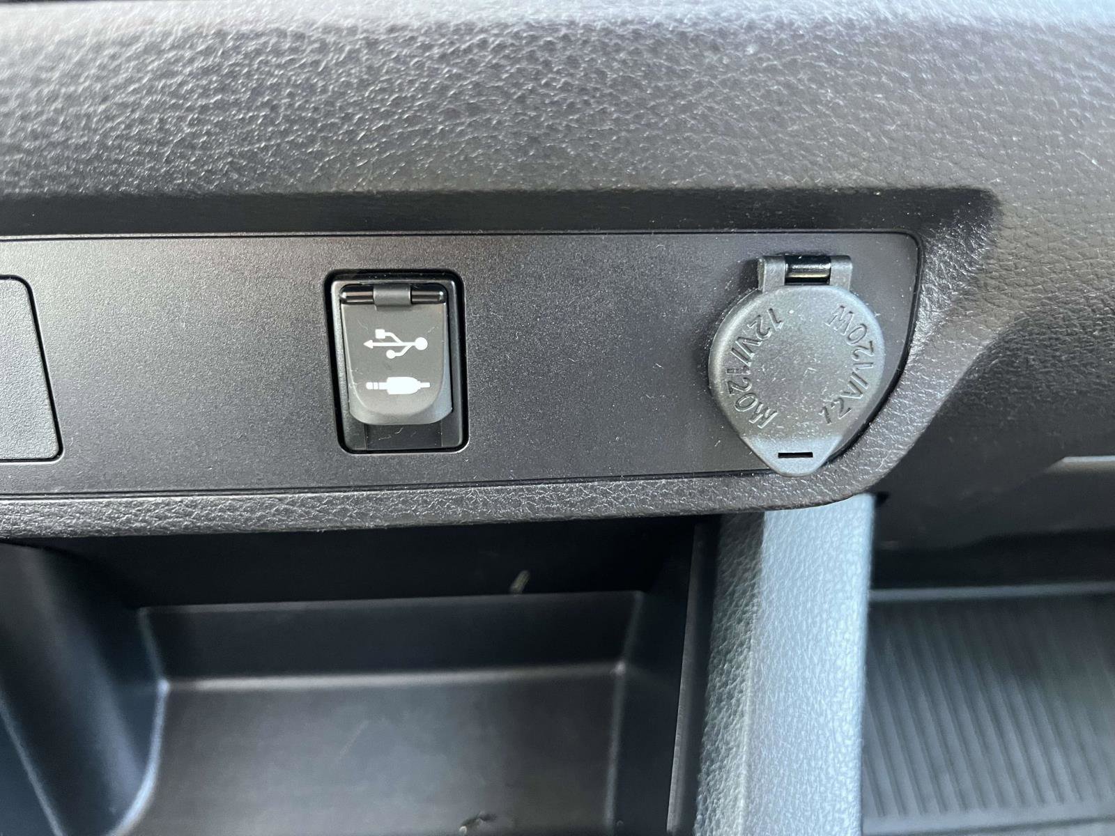 Used 2018 Toyota Tacoma SR w/ SR Convenience Package image 15