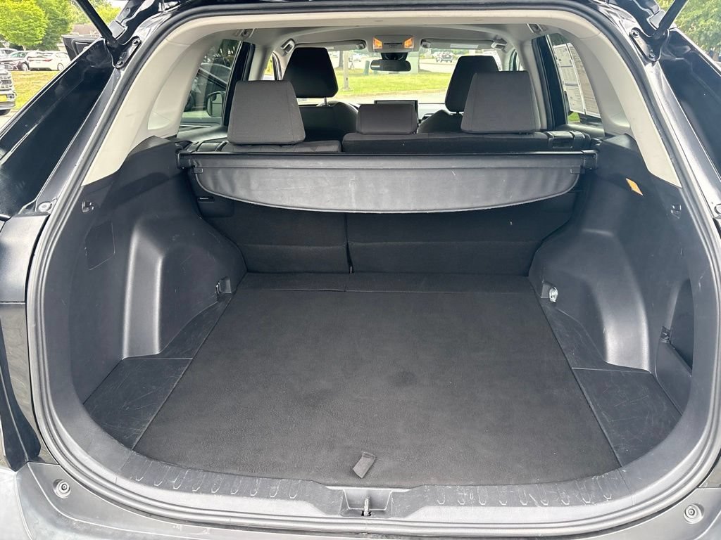 Used 2021 Toyota RAV4 XLE AWD/4WD image 43