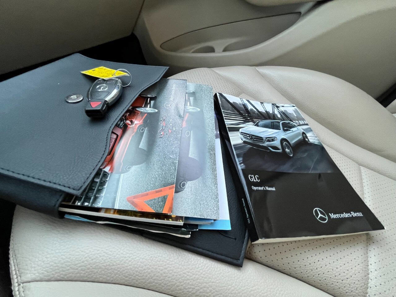 Used 2017 Mercedes-Benz GLC 300 4MATIC w/ Premium 1 Package image 17