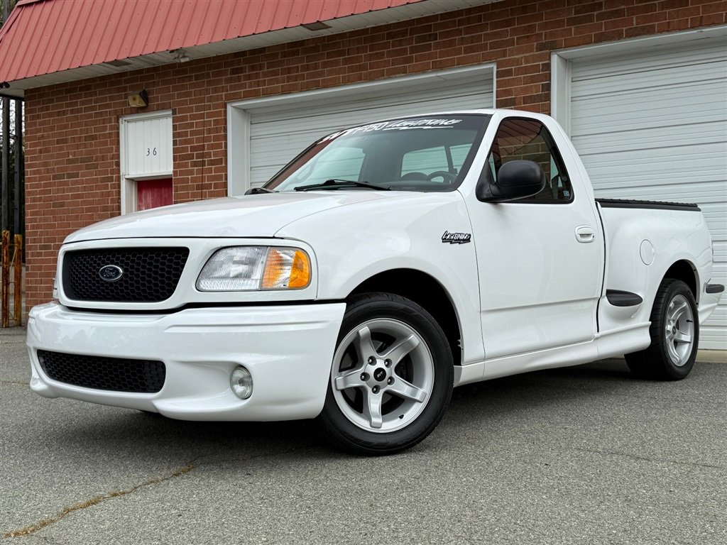 Used 1999 Ford F150 Lightning image 2