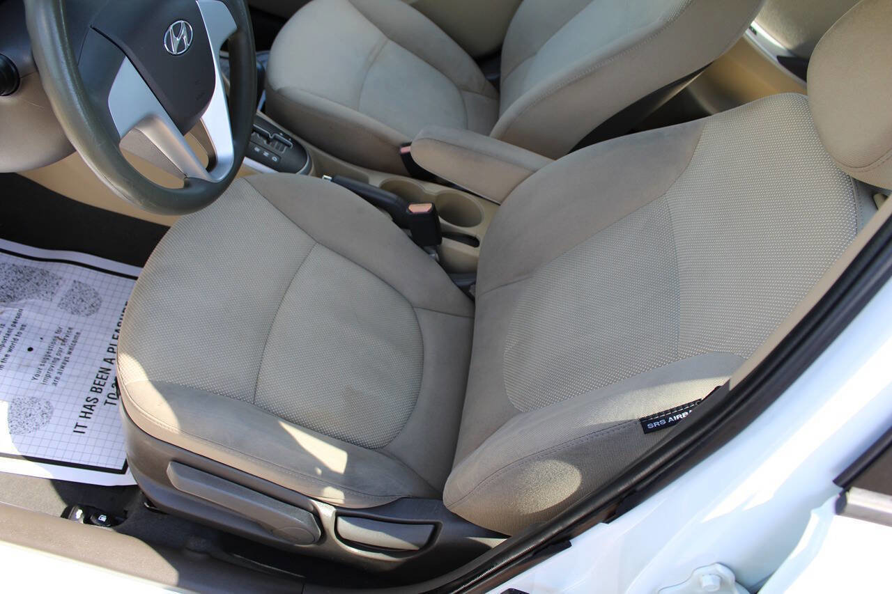 Used 2013 Hyundai Accent GLS image 16
