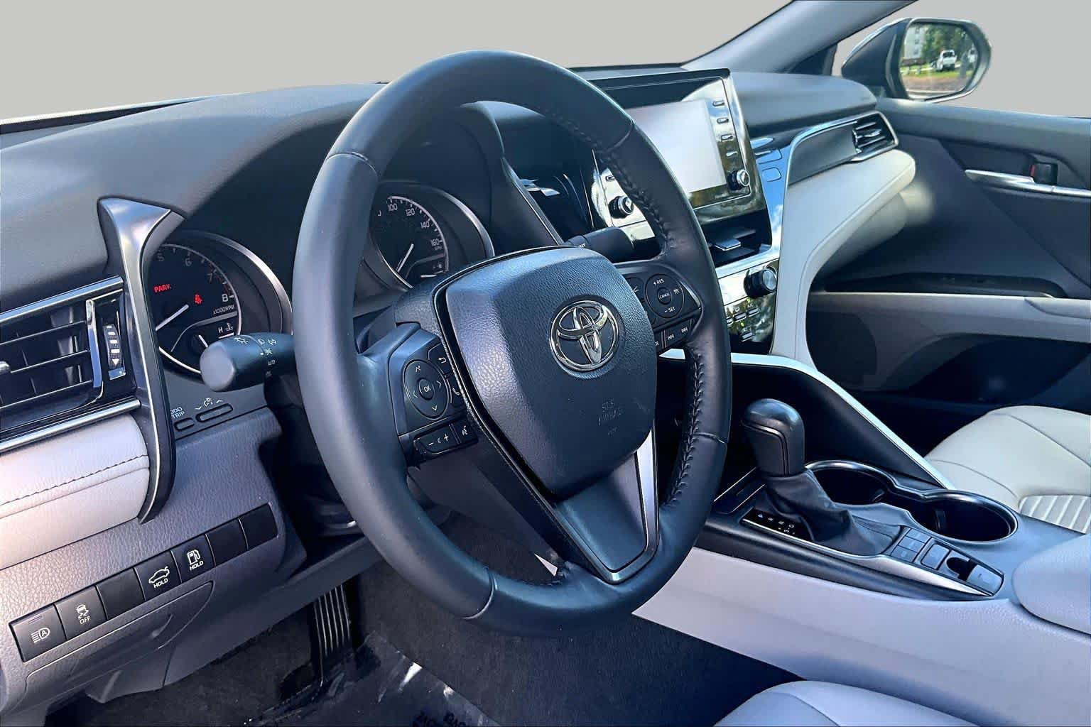 Used 2024 Toyota Camry SE AWD/4WD image 17