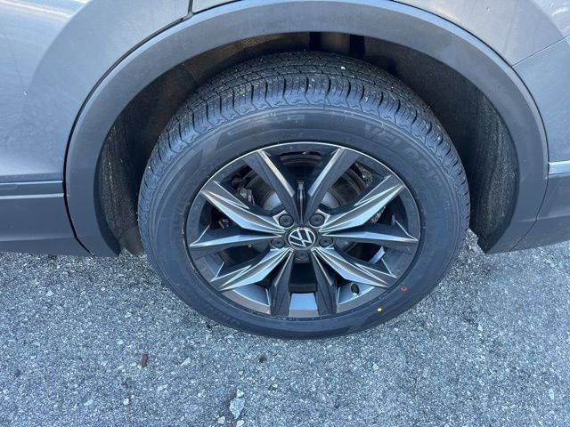 Used 2022 Volkswagen Tiguan SE w/ Panoramic Sunroof Package image 33