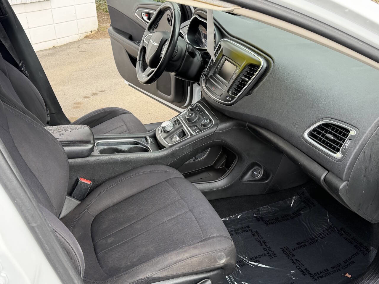 Used 2015 Chrysler 200 Limited w/ Convenience Group image 12