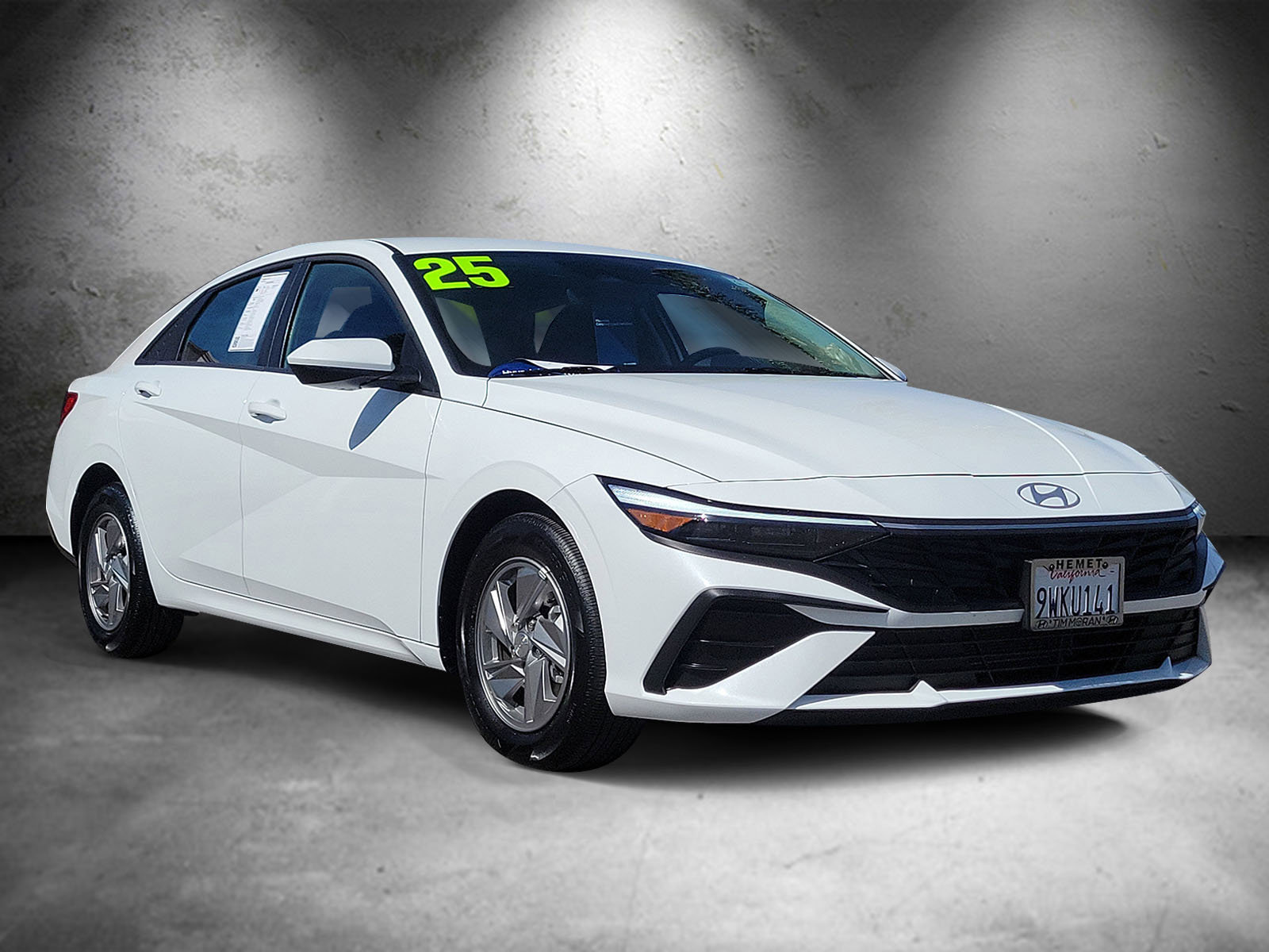 Certified 2025 Hyundai Elantra SE image 2