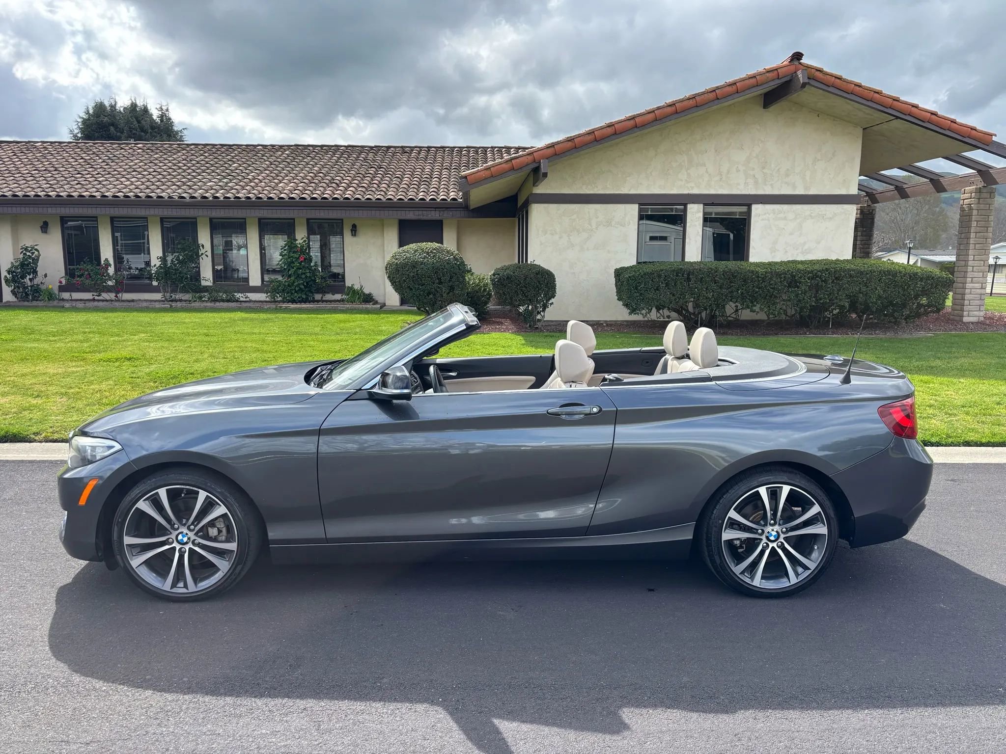 Used 2015 BMW 228i xDrive 228i xDrive Convertible 2D image 1