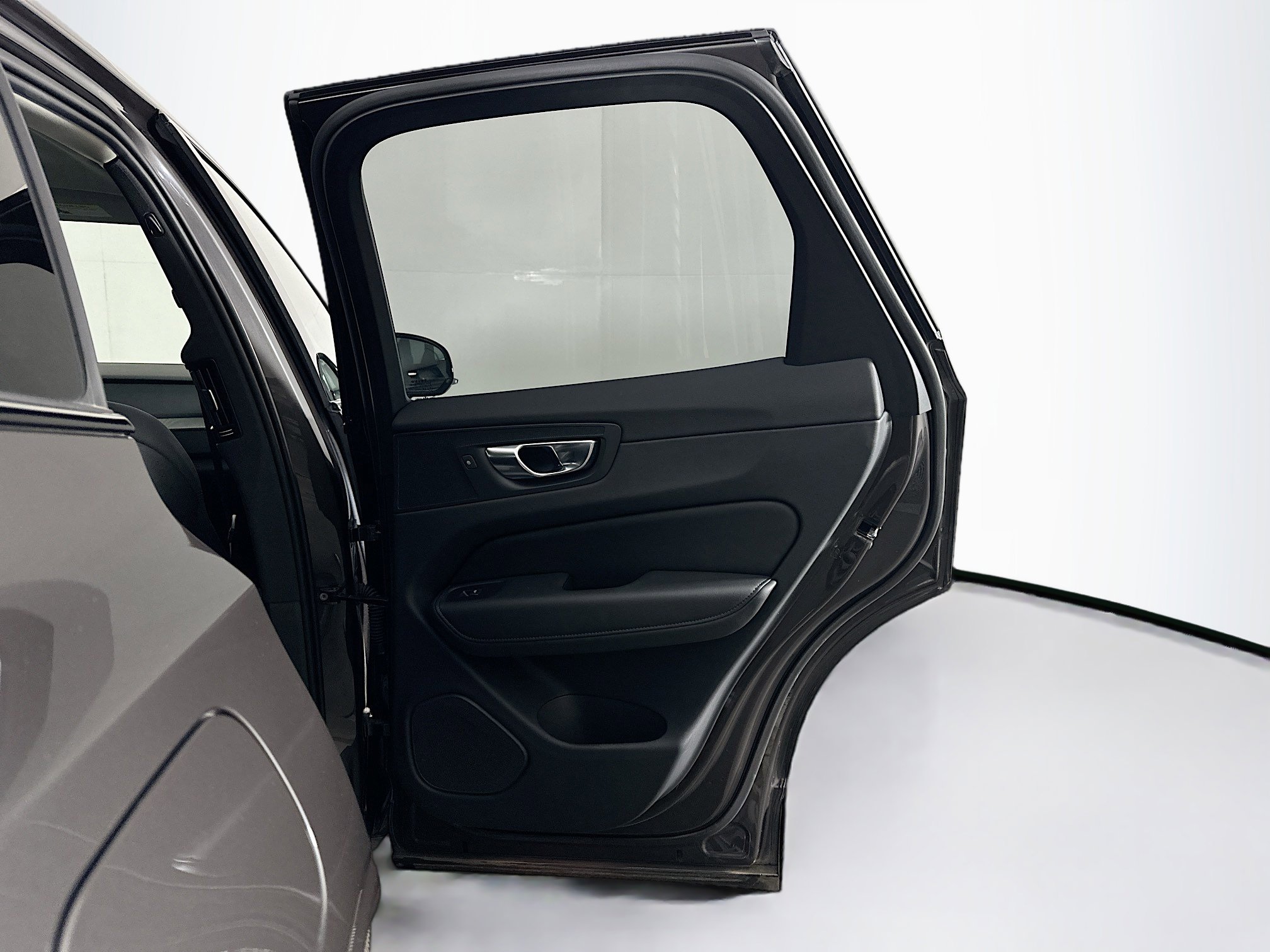 Used 2025 Volvo XC60 B5 Plus image 31